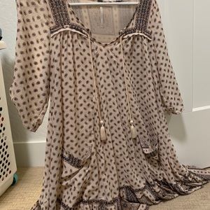 Quarter sleeve super flowy free people dress